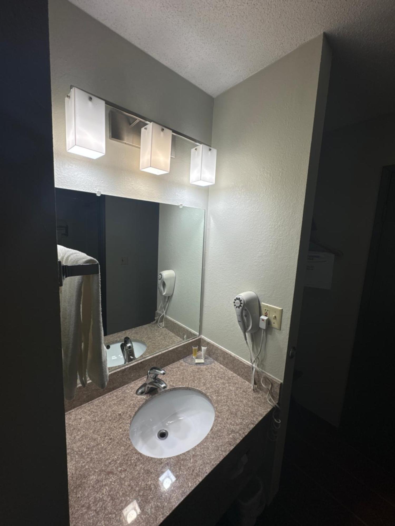 Days Inn By Wyndham Salina I-70 Zewnętrze zdjęcie