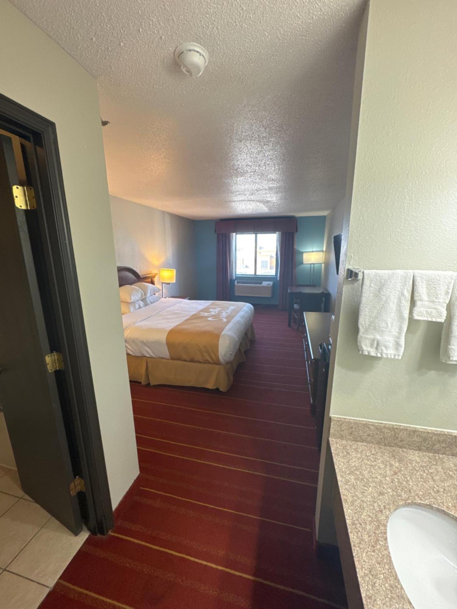 Days Inn By Wyndham Salina I-70 Zewnętrze zdjęcie