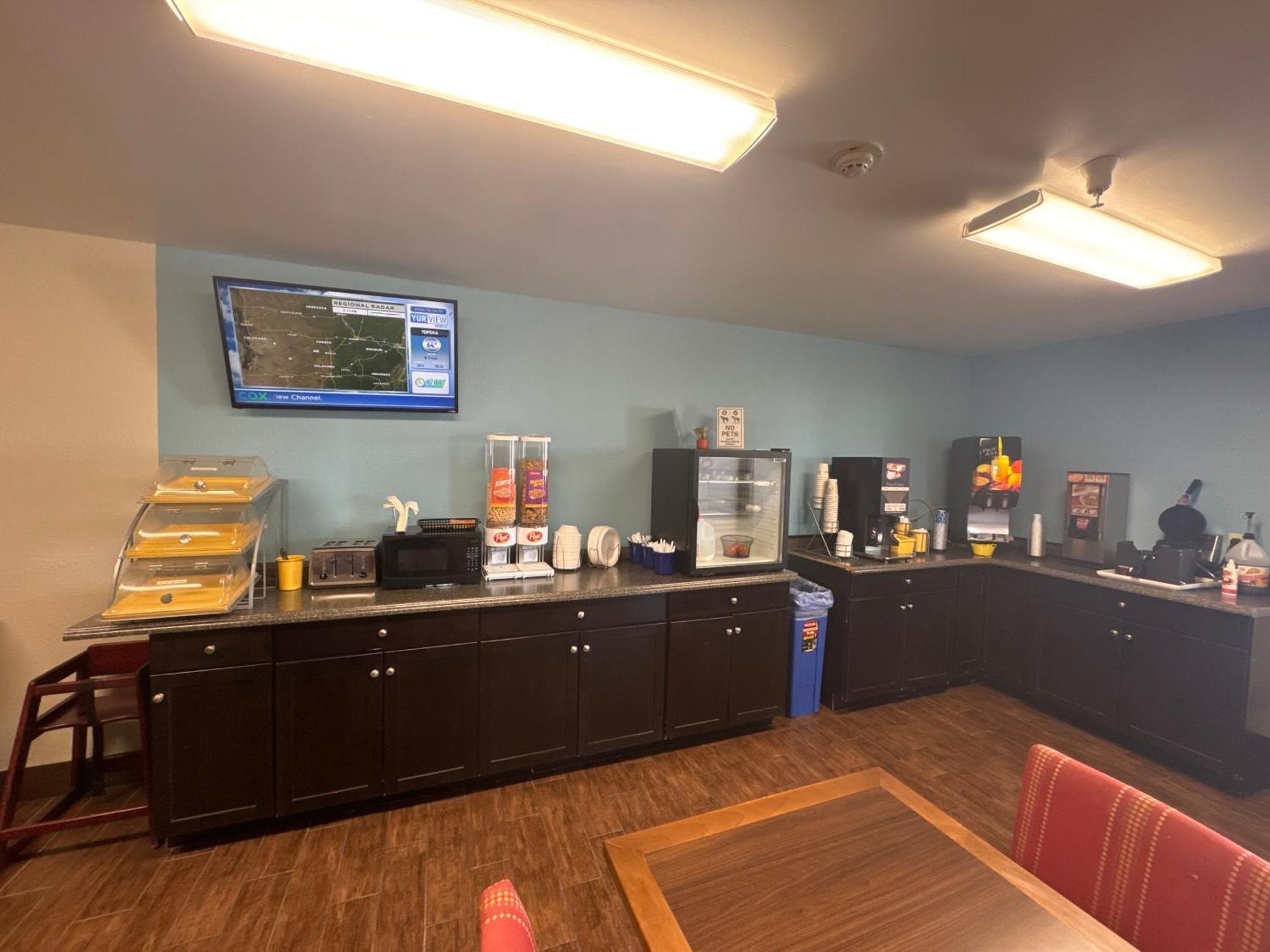 Days Inn By Wyndham Salina I-70 Zewnętrze zdjęcie