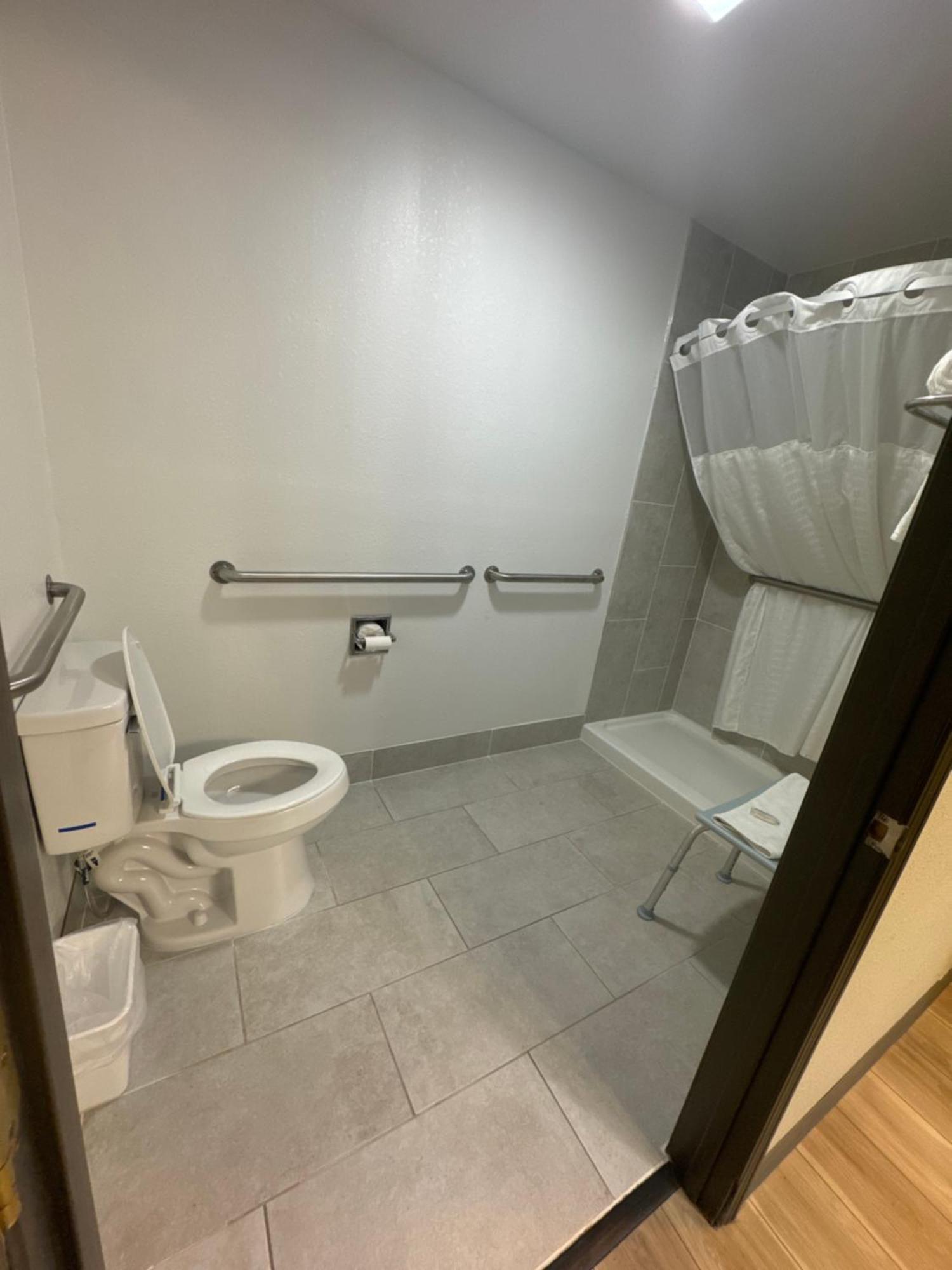 Days Inn By Wyndham Salina I-70 Zewnętrze zdjęcie