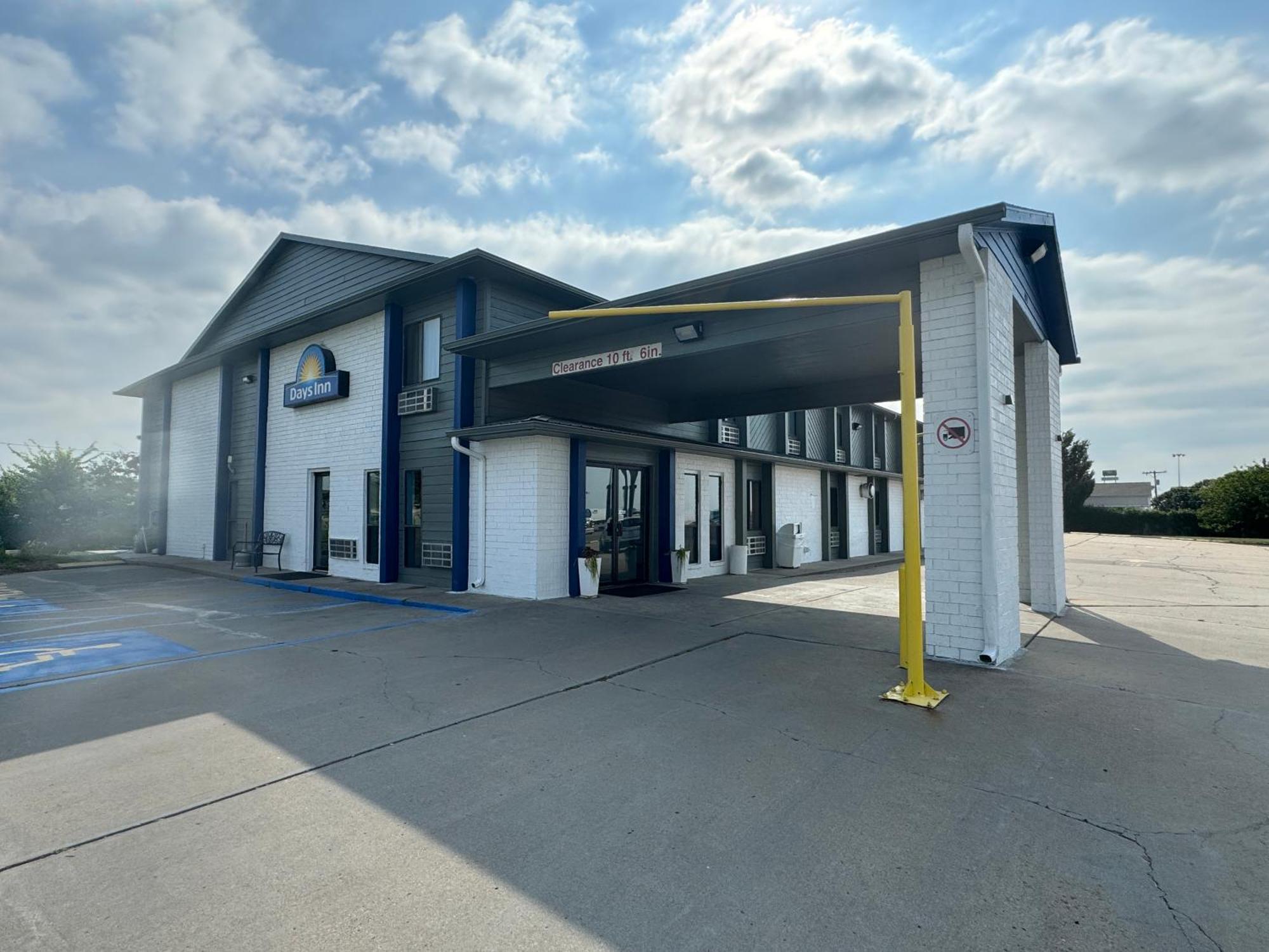 Days Inn By Wyndham Salina I-70 Zewnętrze zdjęcie
