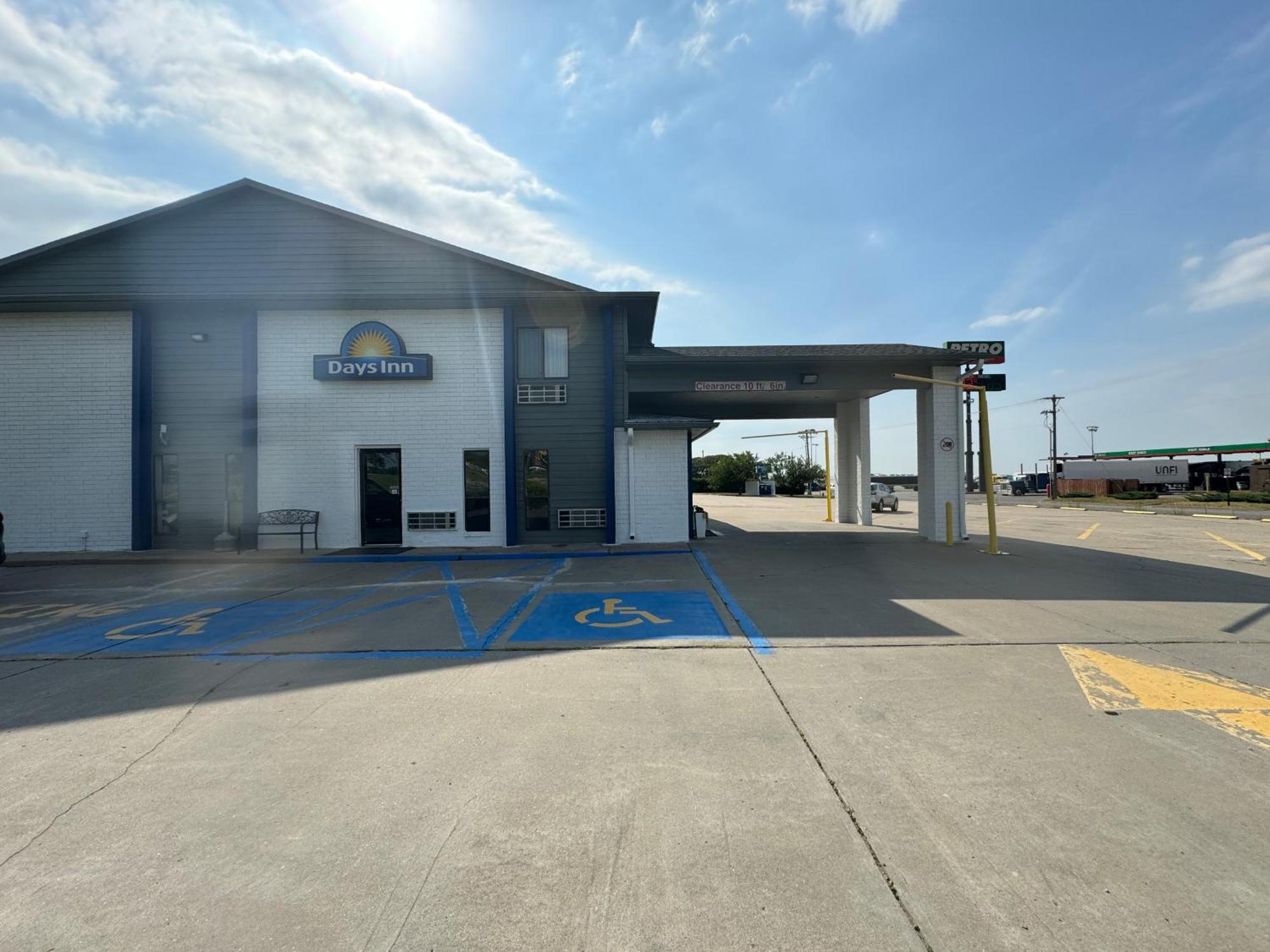 Days Inn By Wyndham Salina I-70 Zewnętrze zdjęcie