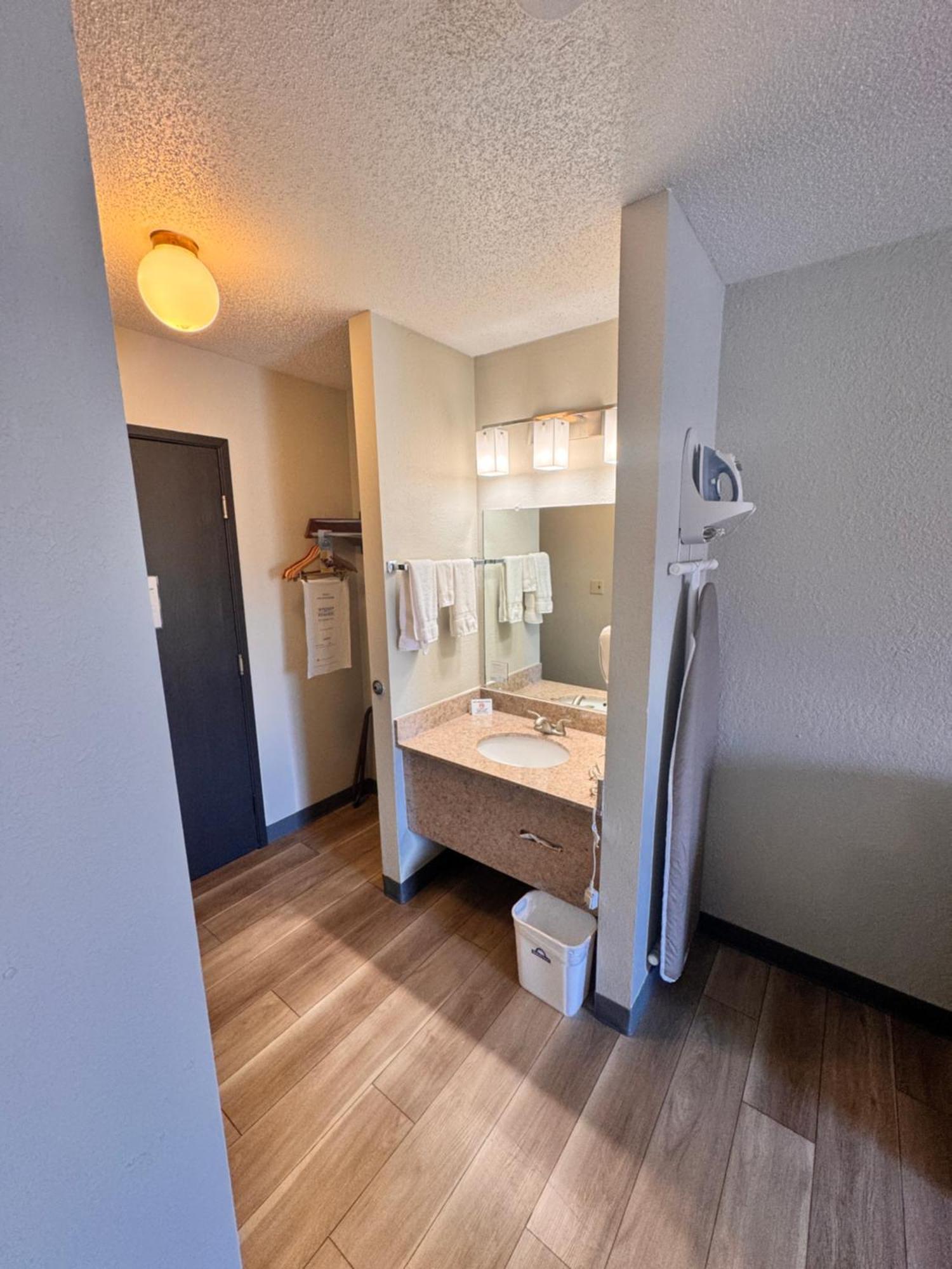 Days Inn By Wyndham Salina I-70 Zewnętrze zdjęcie