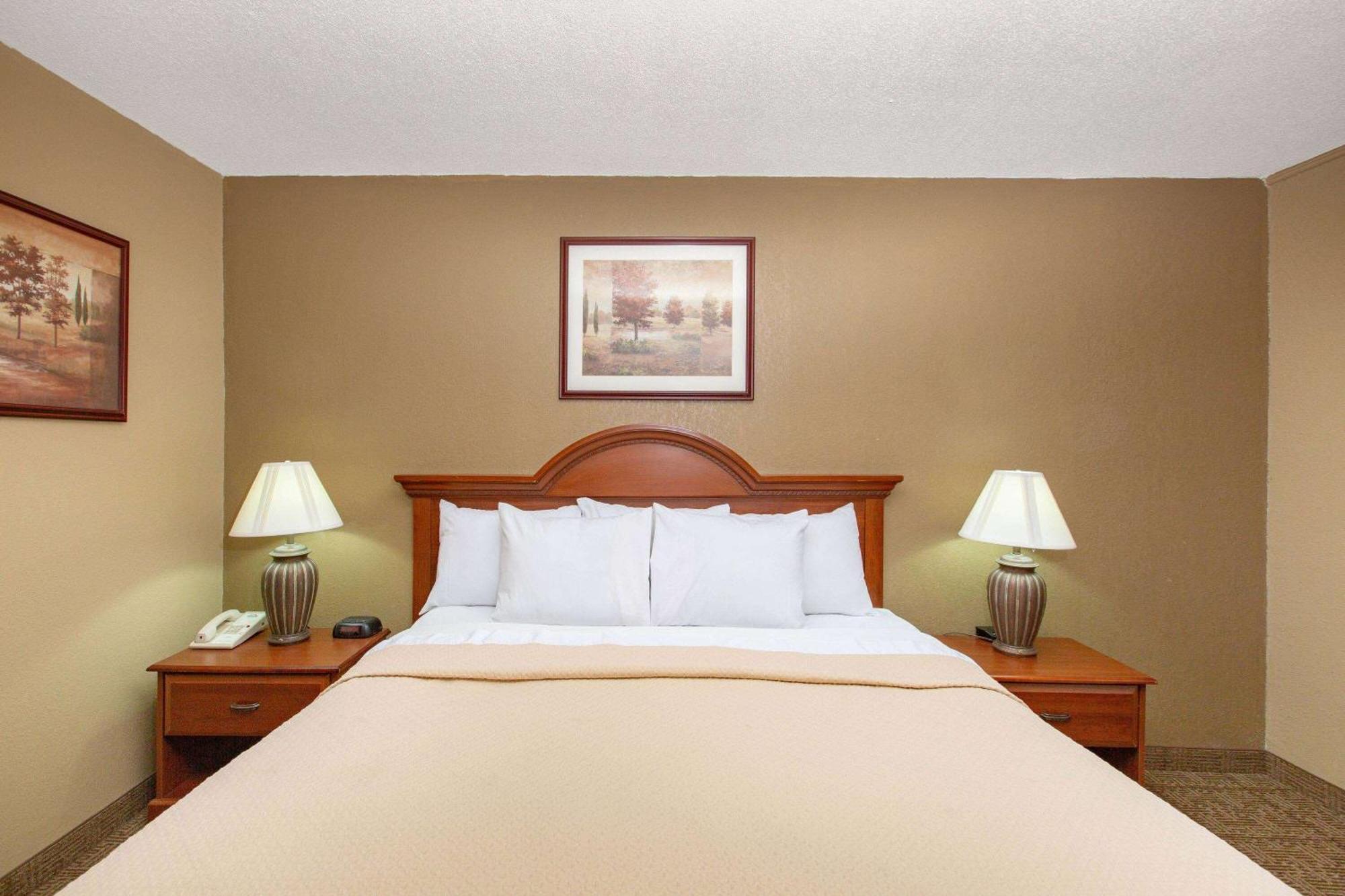 Days Inn By Wyndham Salina I-70 Zewnętrze zdjęcie