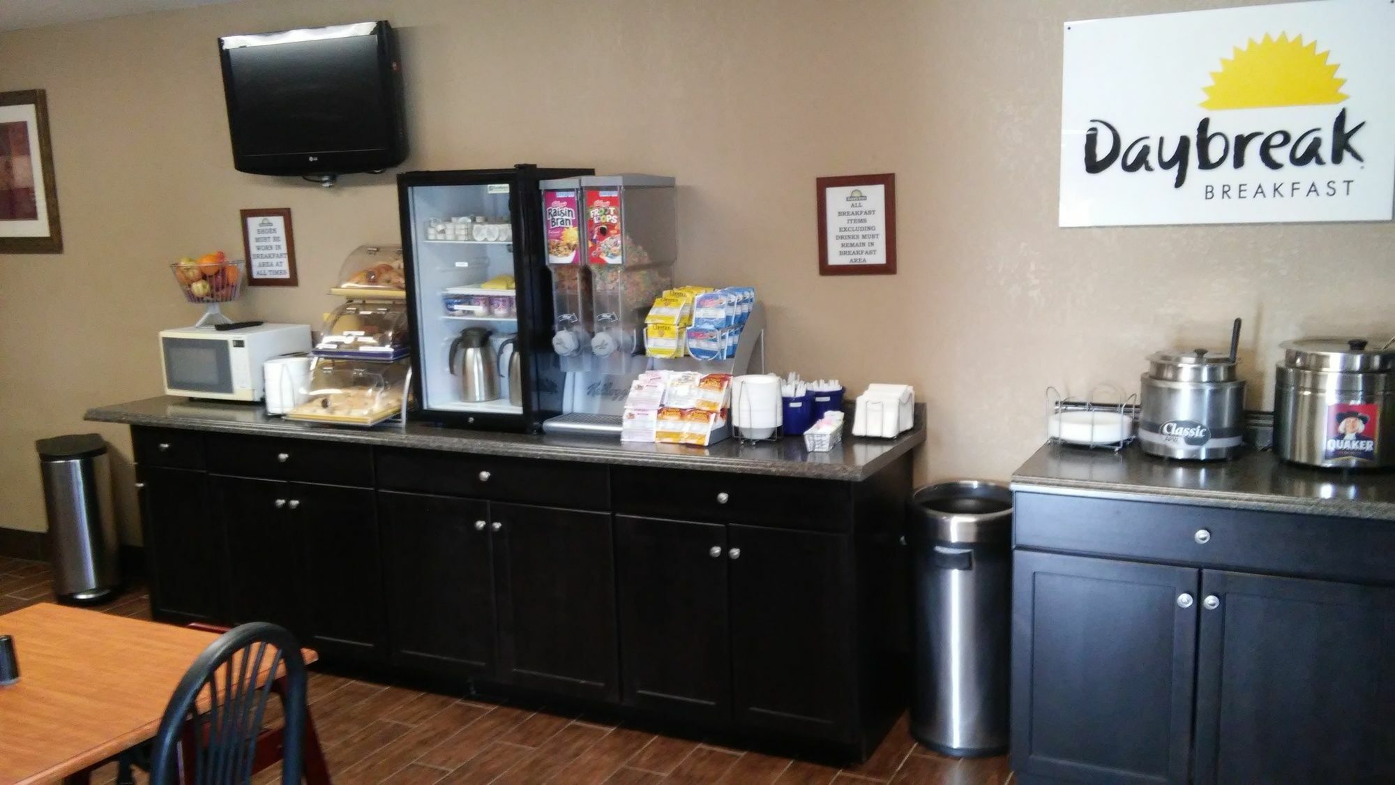 Days Inn By Wyndham Salina I-70 Zewnętrze zdjęcie